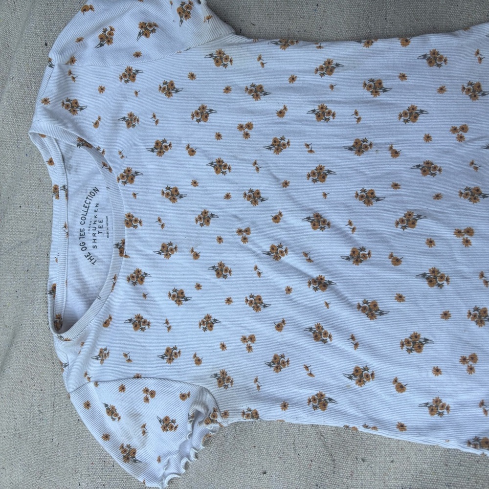 Aeropostale White Floral Short Sleeve Tee